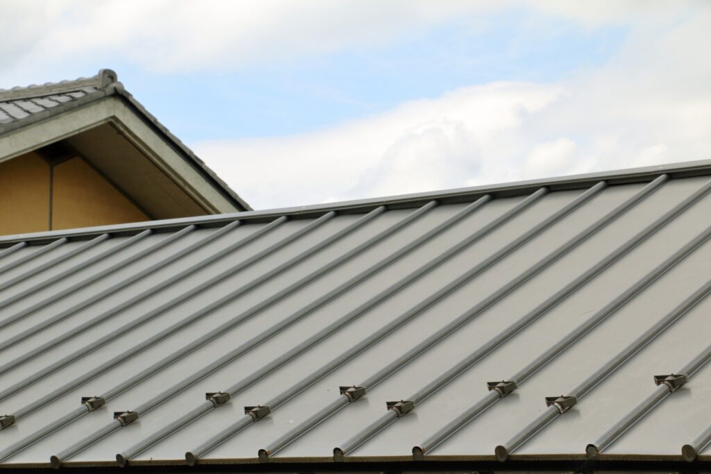 金属系の屋根材は3種類！迷ったらガルバリウム鋼板がおすすめ！