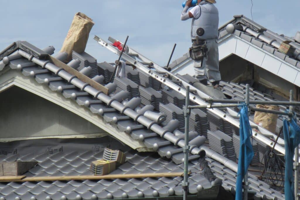 瓦屋根の修理・メンテナンスは3種類！費用相場も確認しよう！