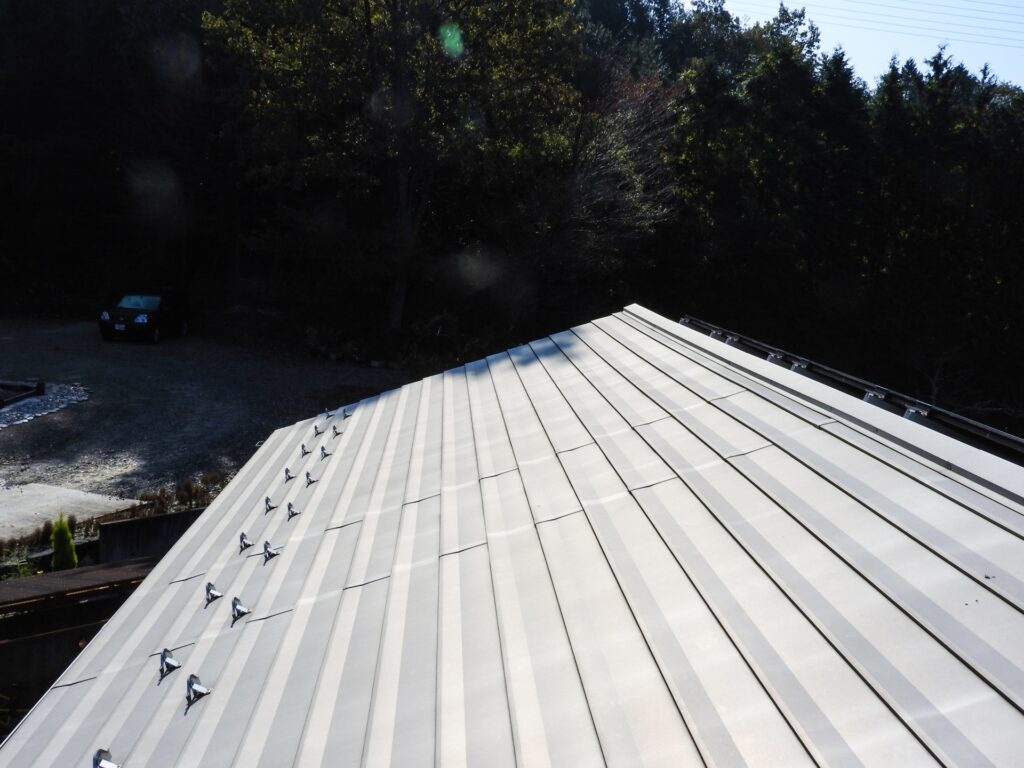 カバー工法が利用できるおすすめ屋根材メーカー