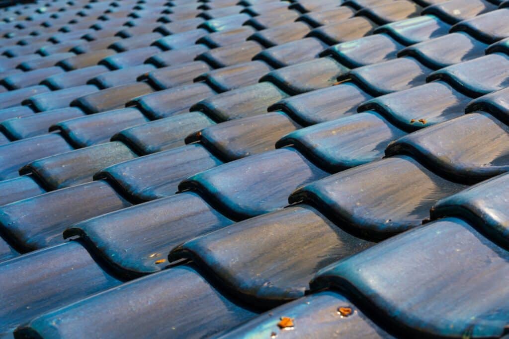 屋根修理の費用相場を抑える方法