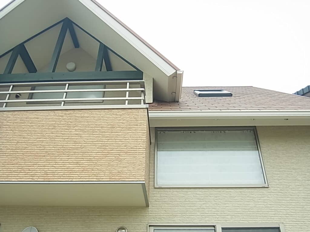 天窓の雨漏りを修理する方法と費用相場