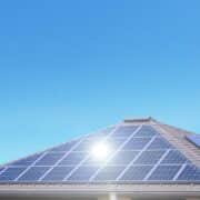 太陽光発電に適した屋根は？設置前に確認すべきポイントを徹底解説！