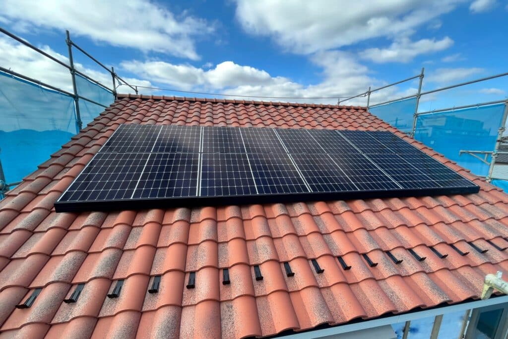 太陽光発電は屋根の方角や角度で発電効率が変わる！