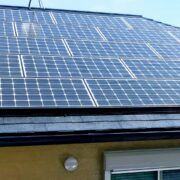 太陽光発電を設置するなら屋根リフォームをした方が良い理由