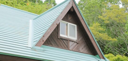 ガルバリウム鋼板屋根の横葺きとは？特徴と後悔しない選び方まで徹底解説！