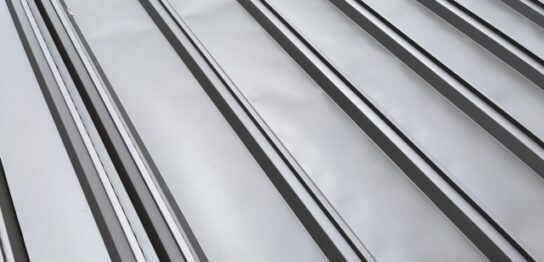 ガルバリウム鋼板屋根のデメリットとは？後悔しないための注意点を徹底解説！