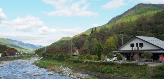 山梨県道志村で屋根修理をするなら？費用相場や補助金、業者選びのポイントを解説