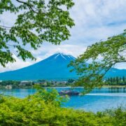 富士河口湖町で屋根修理を依頼するなら？費用相場と工事の流れを徹底解説