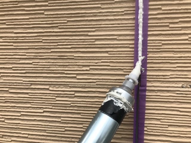 雨漏り修理に使うコーキング材の種類と選び方を解説