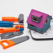 雨漏り修理の相場はどれくらい？部分補修から葺き替えまで徹底比較