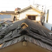 瓦屋根は台風に弱い？被害事例から対策・修理方法まで徹底解説！