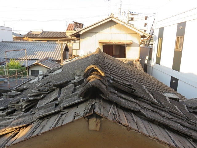 瓦屋根は台風に弱い？被害事例から対策・修理方法まで徹底解説！